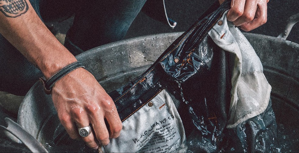 Bí quyết làm tươi mới và giữ màu cho quần jean