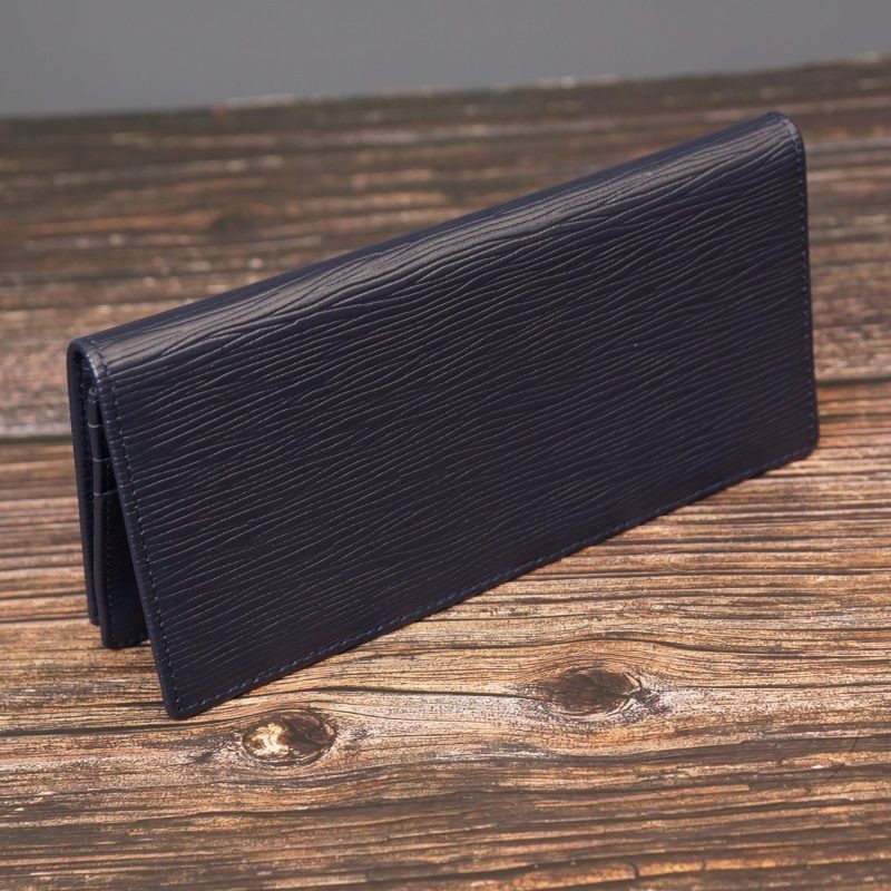 Ví cầm tay nữ gấp đôi vân EPI