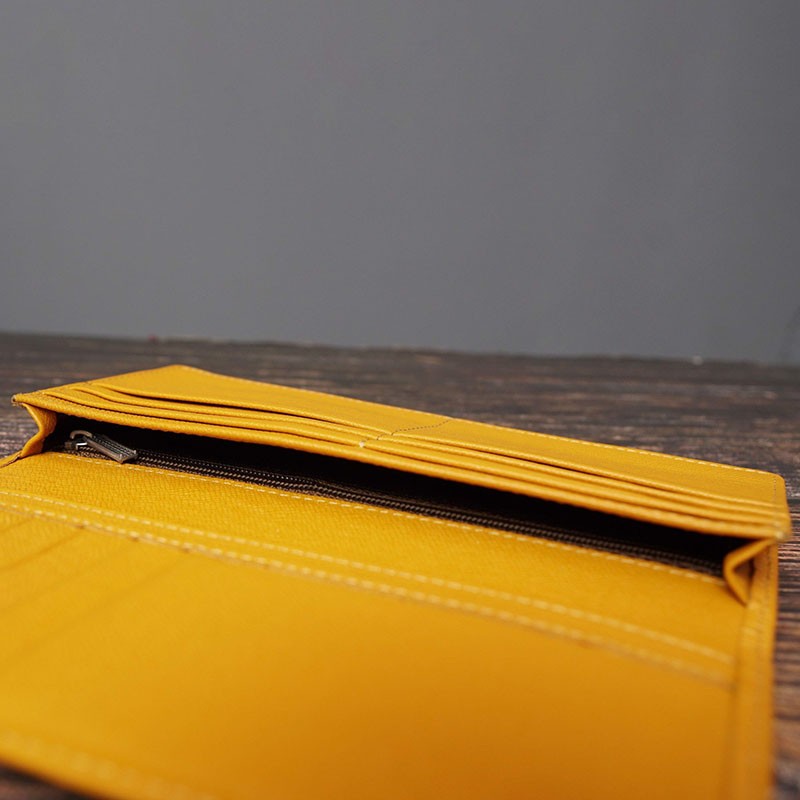 Ví cầm tay nữ gấp đôi vân EPI