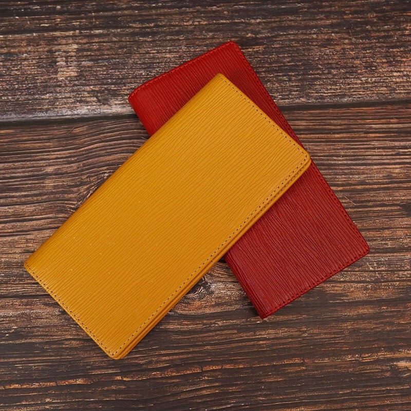 Ví cầm tay nữ gấp đôi vân EPI